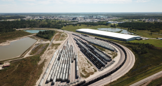 Pictured: Alpenglow and CC&L’s new Orange Rail terminal in Texas. (CNW Group/Alpenglow Rail)