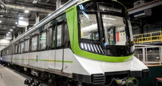 Alstom is supplying REM with not only 212 vehicles (106 trains) based its Metropolis platform, but also its automated and driverless Urbalis 400 communication-based train control (CBTC) system, an Alstom Iconis control center, as well as platform screen doors and depot equipment.