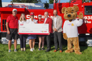 CP presents CHEO Foundation with a check for $2.5 million. Pictured (left to right) are Steve Read, Acting President and CEO, CHEO; Dr. Jane Lougheed, Chief of Cardiology, CHEO Hospital; CP Ambassador, Lorie Kane; Aurora Amos, CP Child Ambassador for 2022 CP Women’s Open; James Clements, CP Senior Vice-President Strategic Planning & Technology Transformation; Laurence Applebaum, CEO Golf Canada; and CHEO bear.