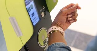 More than 100,000 people have tapped their credit card to pay for GO, Brampton, MiWay and Oakville Transit since Metrolinx's new fare payment launched on Aug. 11.