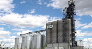 Three grain elevators have earned Canadian Pacific’s Elevator of the Year award for the 2021-22 crop year. Pictured is winner G3 Carmangay.