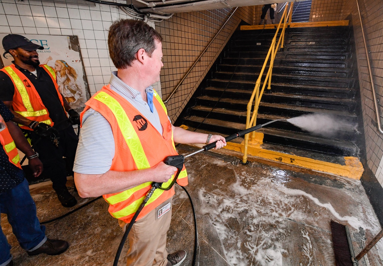 NYCT crews have completed deep cleaning at six out of the nine Bronx stations with the final three expected to be completed by the end of 2022.