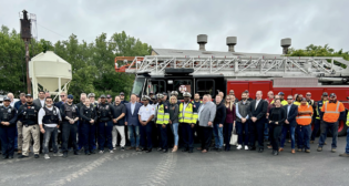 Leaders from Chicago Fire, Chicago Police and Chicago’s 10th Ward joined officials from OmniTRAX to recognize rail shippers’ safety milestones on the Chicago Rail Link line. (OmniTRAX Photograph)