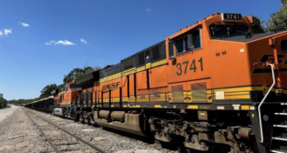 “Last year, aggregates were a rock star among our business segments,” BNSF reported in a Feb. 21 LinkedIn post. (BNSF Photograph)
