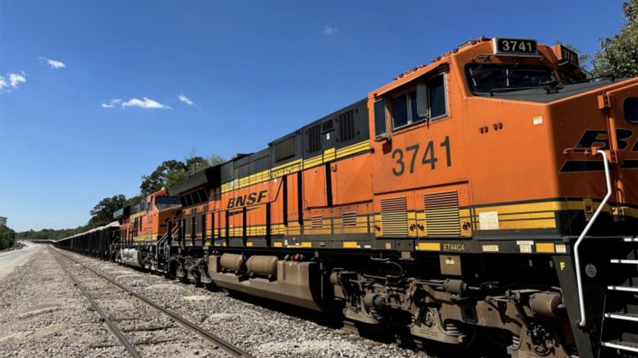“Last year, aggregates were a rock star among our business segments,” BNSF reported in a Feb. 21 LinkedIn post. (BNSF Photograph)