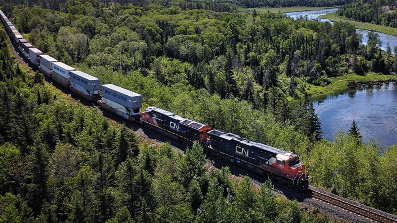 CN earned a safety award and an environmental award from Railway Association of Canada in 2023. (CN Photograph)