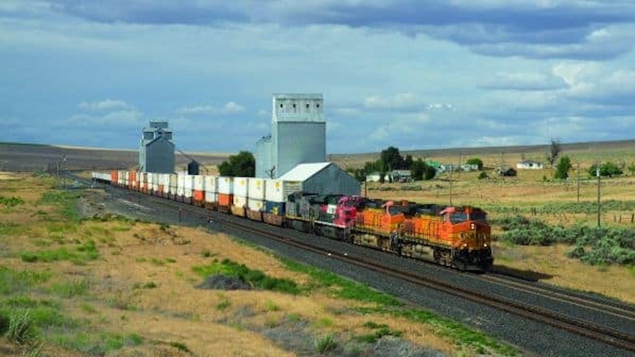 Total containers moved by double-stack freight trains were down by 5.1% in the United States from January 1 up to the end of November 2023 compared with the same period in 2022. Photo Credit: David Gubler